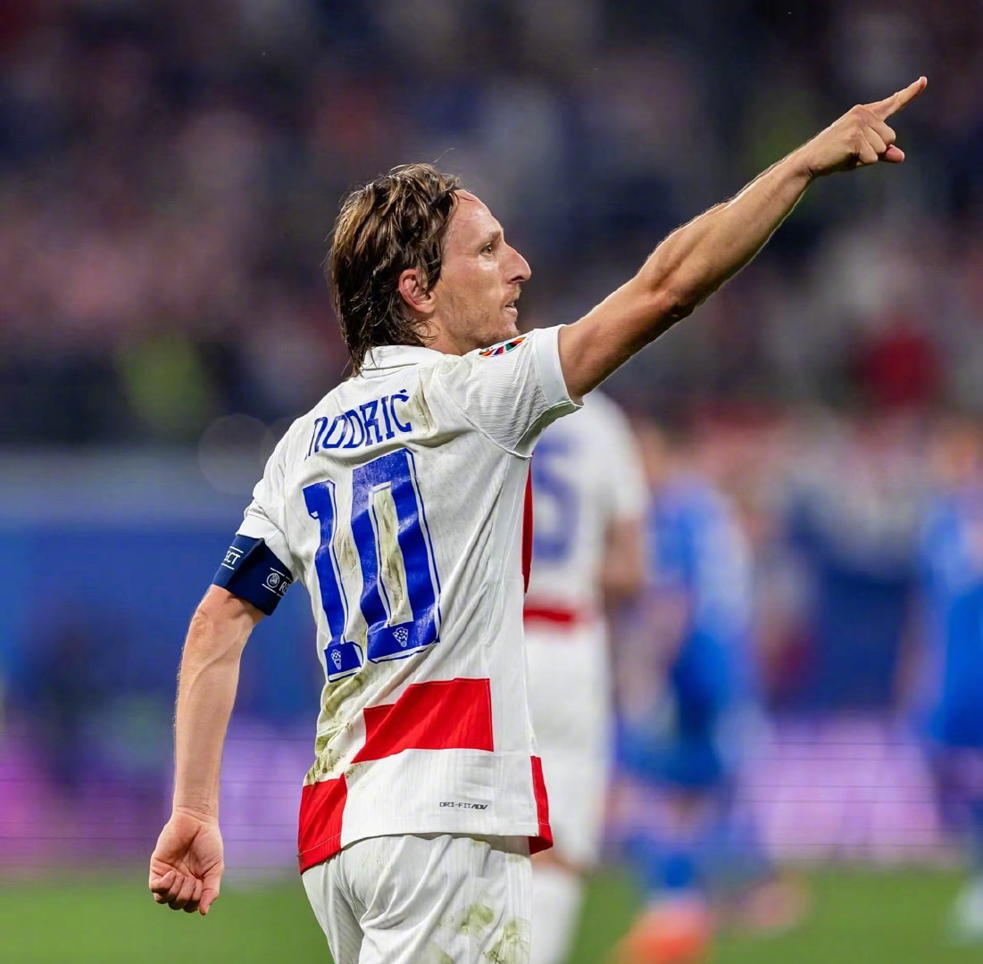 孔蒂：我和球员彼此联结深厚，这场胜利是全员努力的结果