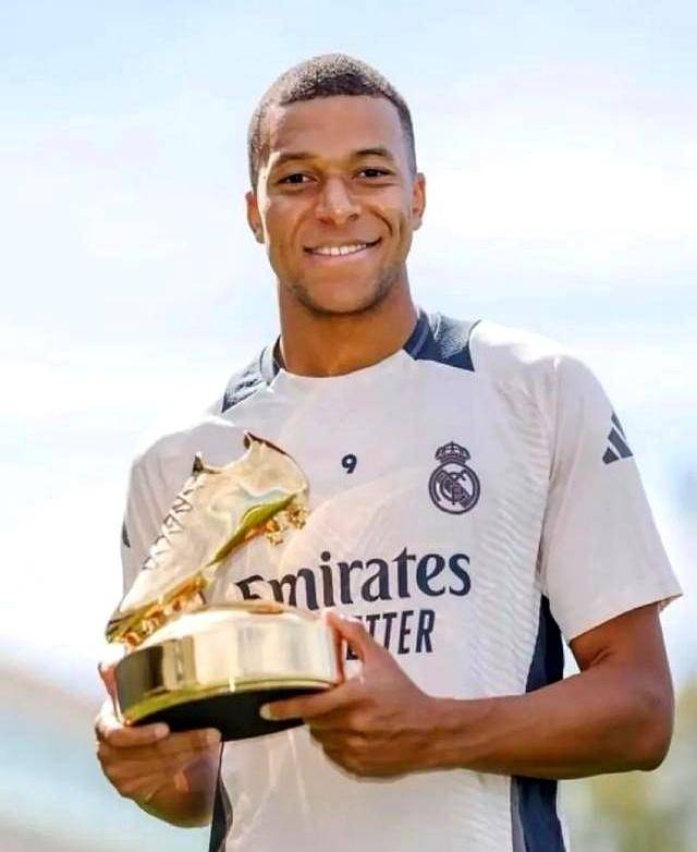 奥格斯堡2-0勒沃库森，吉安努利斯传射，药厂三中门框