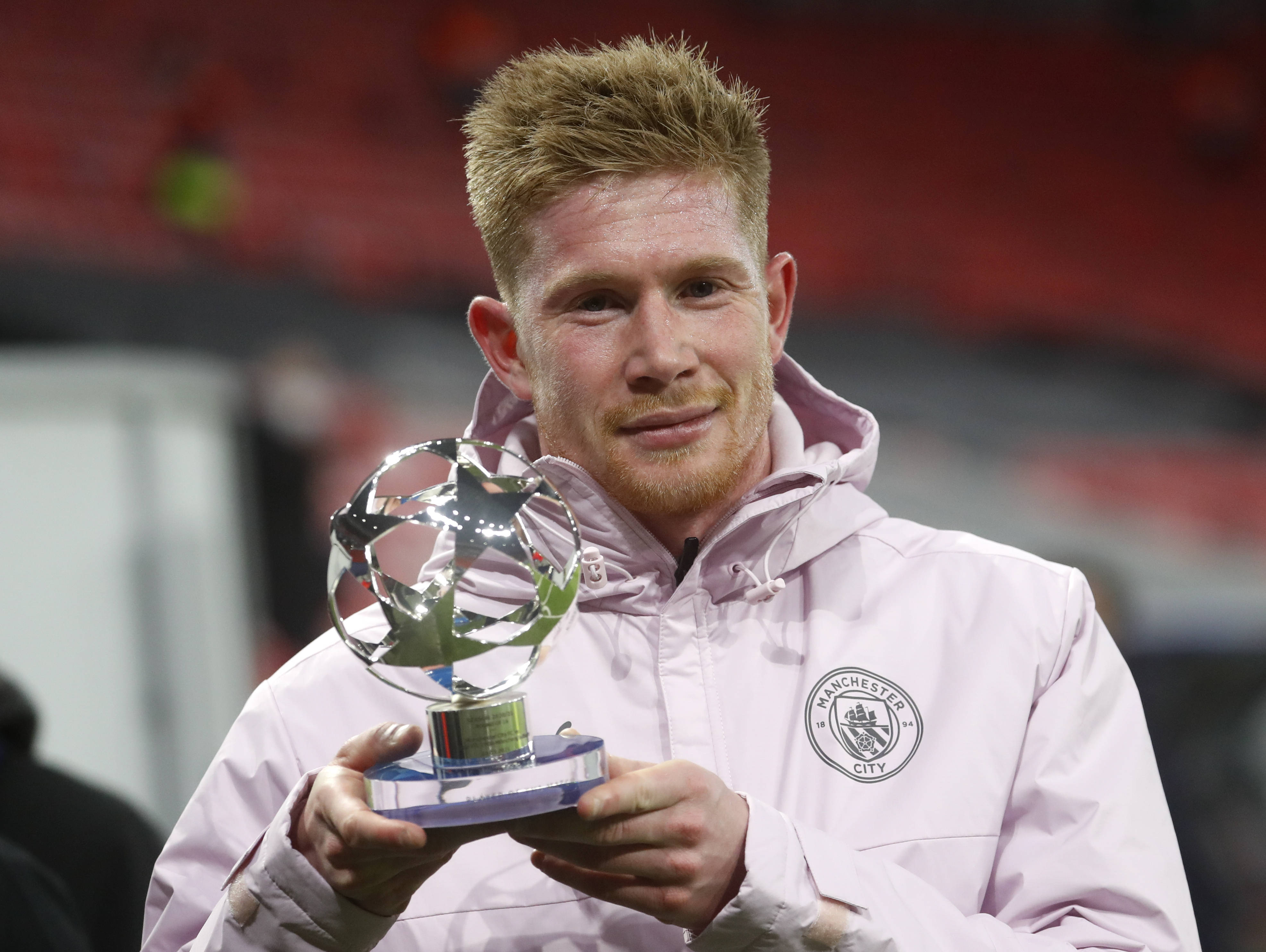 波兰媒体：莱万妻子经常分享跳交际舞的视频，引发了夫妻争吵