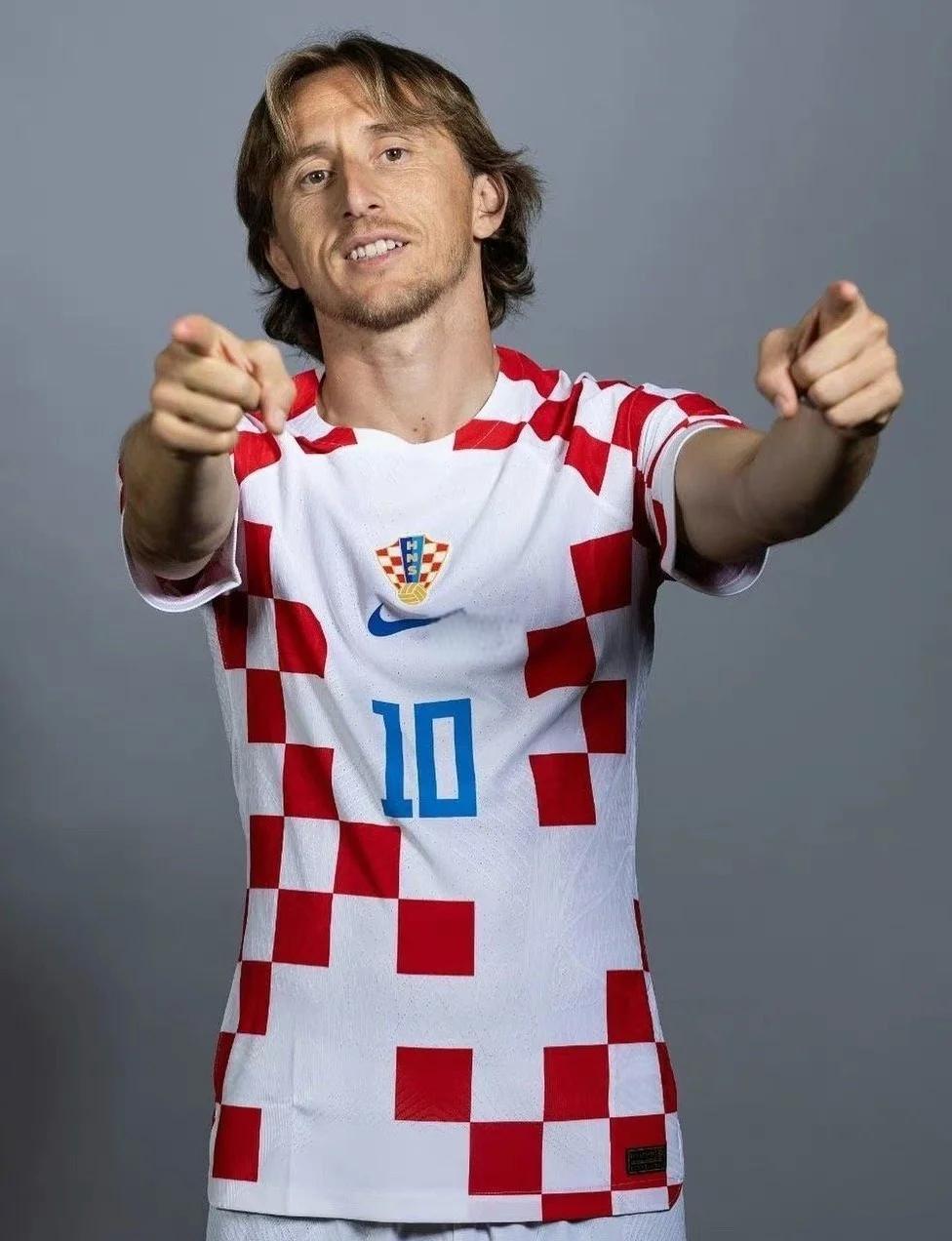 科贝：在阿劳霍遭遇心理问题后，孔德告诉弗里克他愿意踢中卫